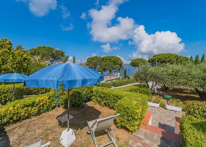 Baia Delle Grazie 4* Casa Morcone