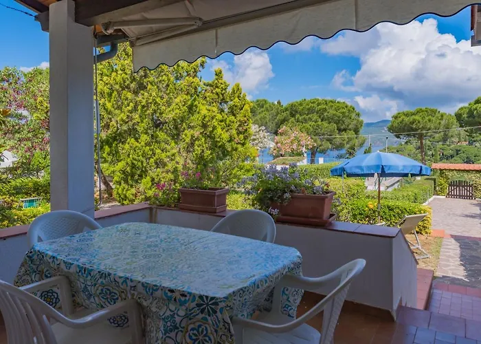 Baia Delle Grazie Aparthotel Casa Morcone