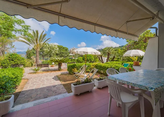 Baia Delle Grazie Aparthotel Casa Morcone