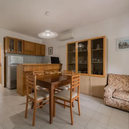 Ξενοδοχείο με διαμερίσματα Baia Delle Grazie Casa Morcone