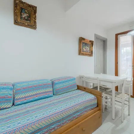 Ξενοδοχείο με διαμερίσματα Baia Delle Grazie 4*