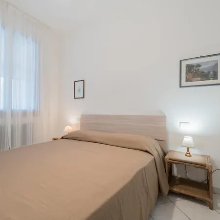 Baia Delle Grazie 公寓式酒店 4*